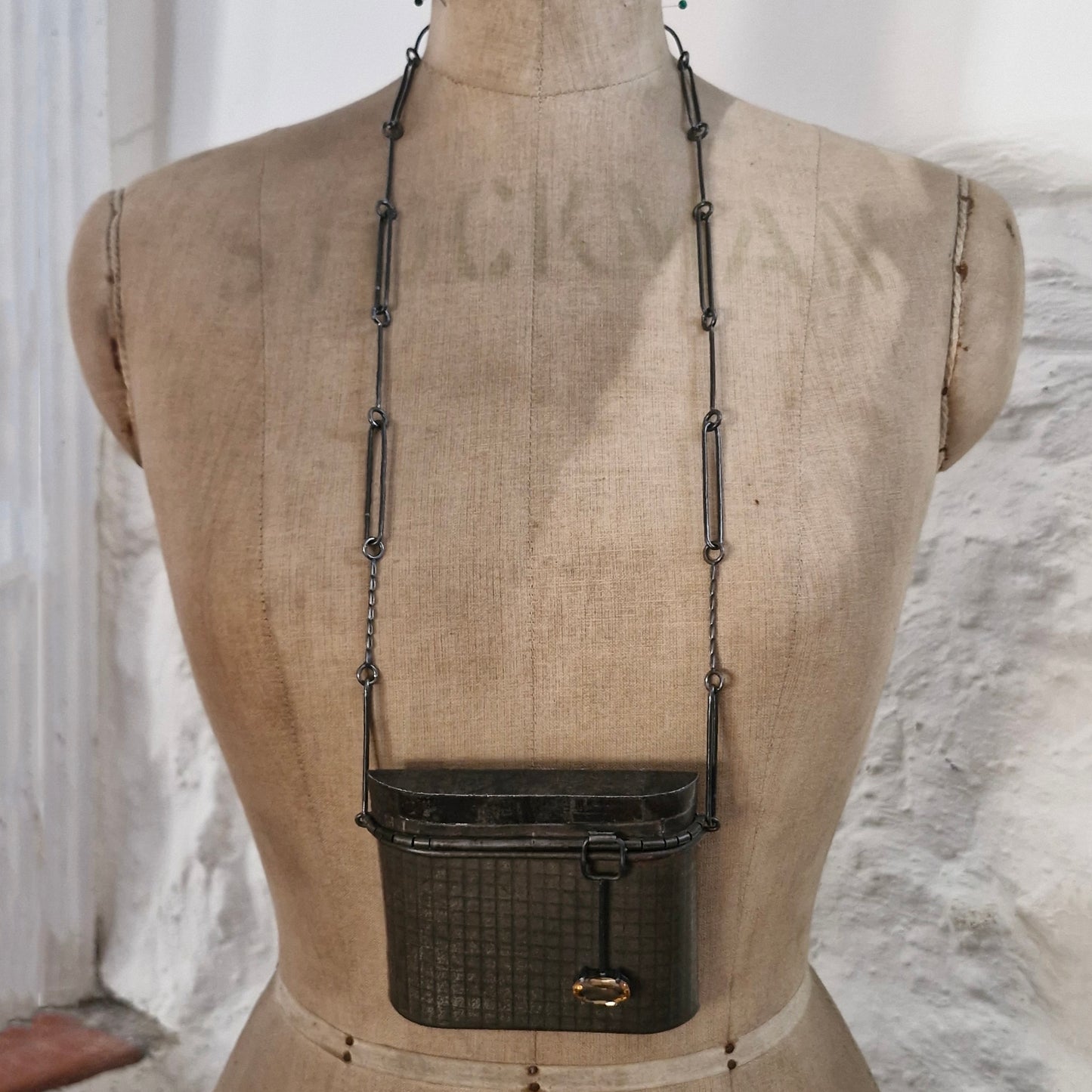 Corrugated locket