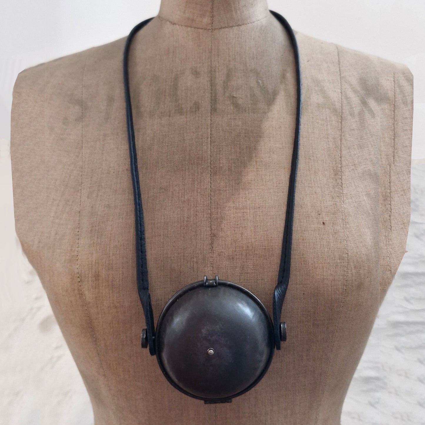 Bakeware locket