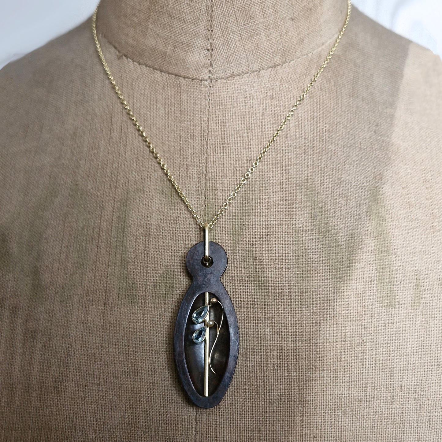 Escutcheon pendant