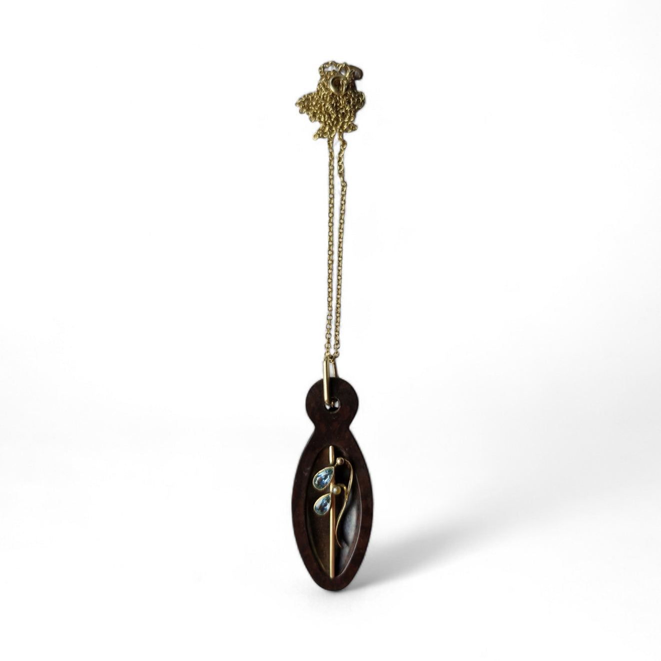 Escutcheon pendant