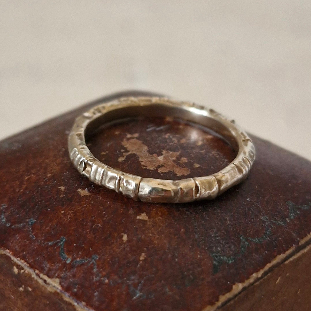 Round creased ring