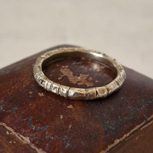 Round creased ring