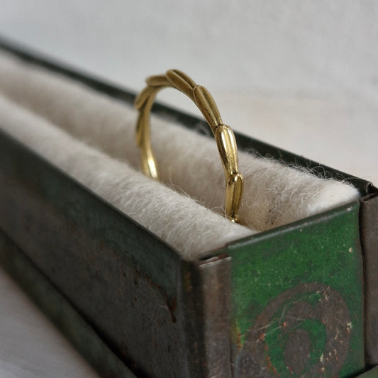 Cow parsley seed ring