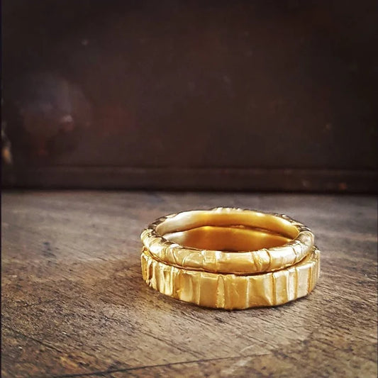 Round creased ring