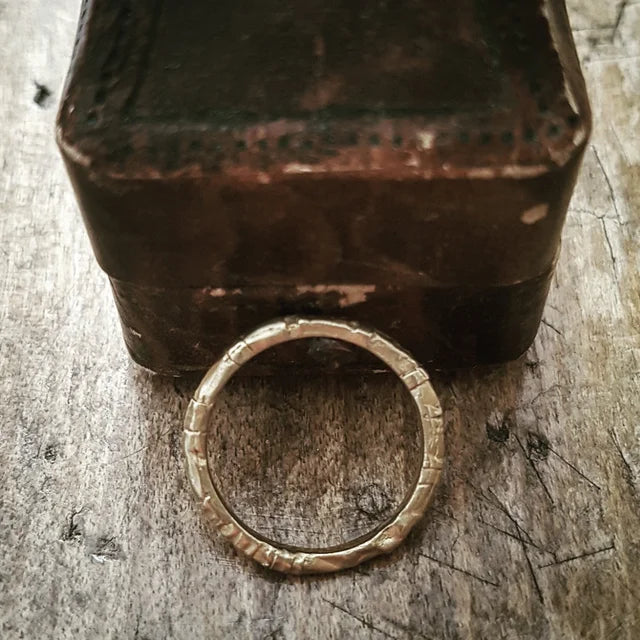 Round creased ring