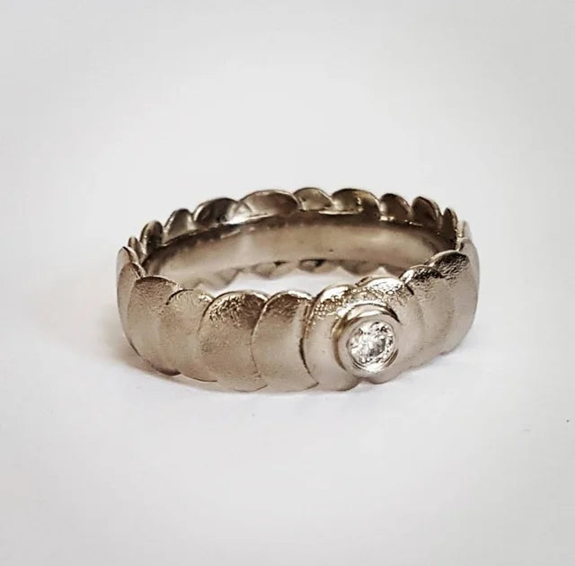 Honesty ring with diamond